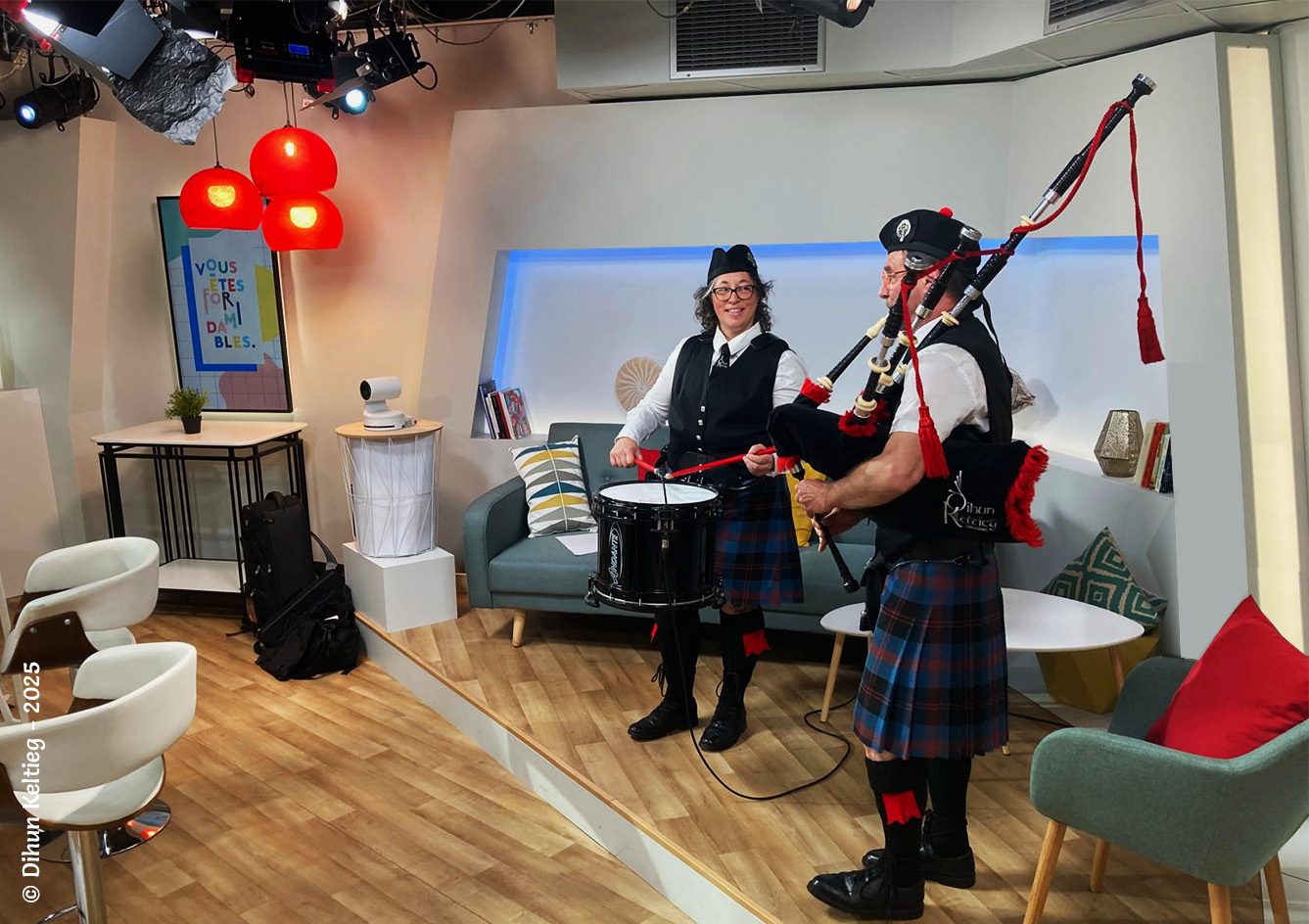 Le son de l'Orléans Dihun Pipe Band résonne dans le studio de France 3 !
